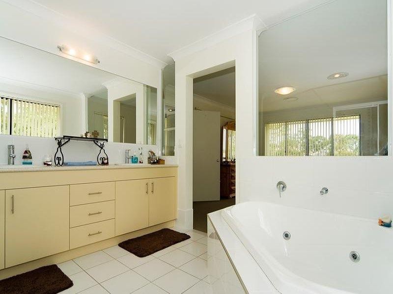 On Viewpoint Drive, Springfield Lakes QLD 4300