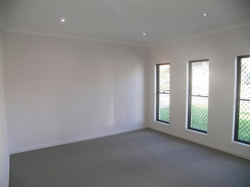 8 Inlet Lane, Springfield Lakes QLD 4300