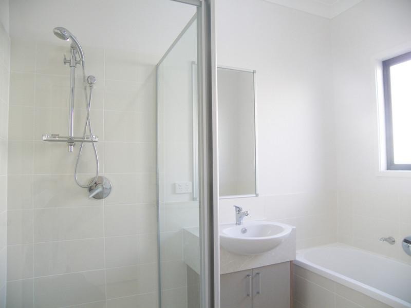 8 Inlet Lane, Springfield Lakes QLD 4300