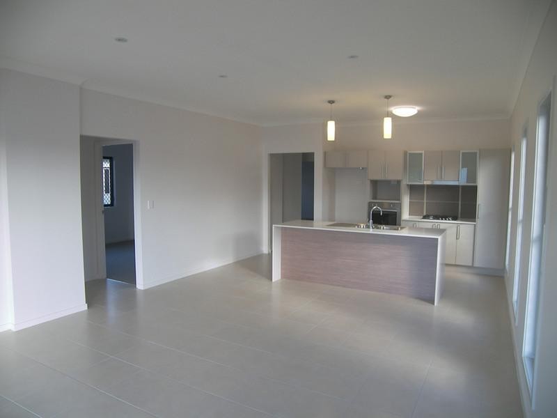 8 Inlet Lane, Springfield Lakes QLD 4300
