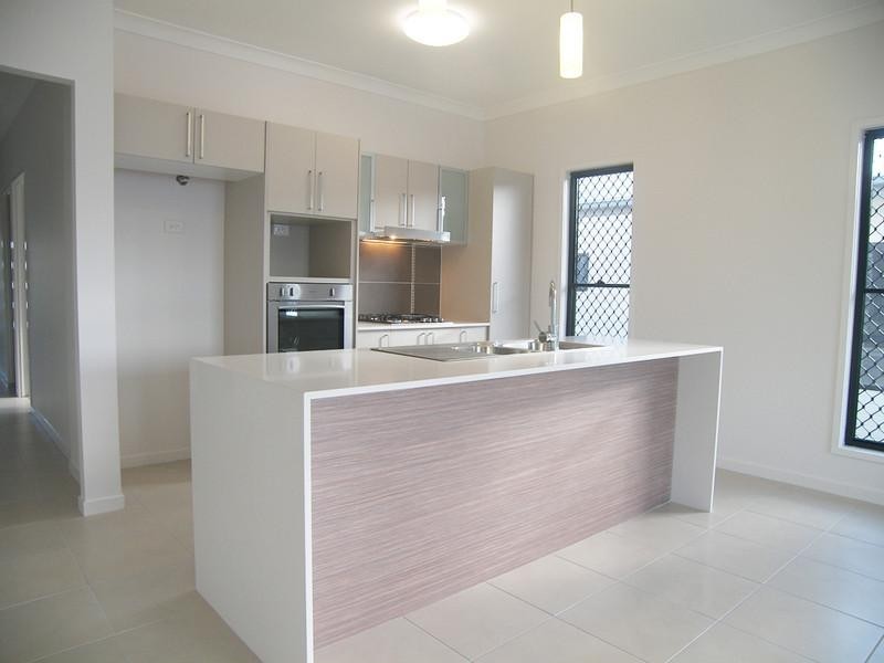 8 Inlet Lane, Springfield Lakes QLD 4300