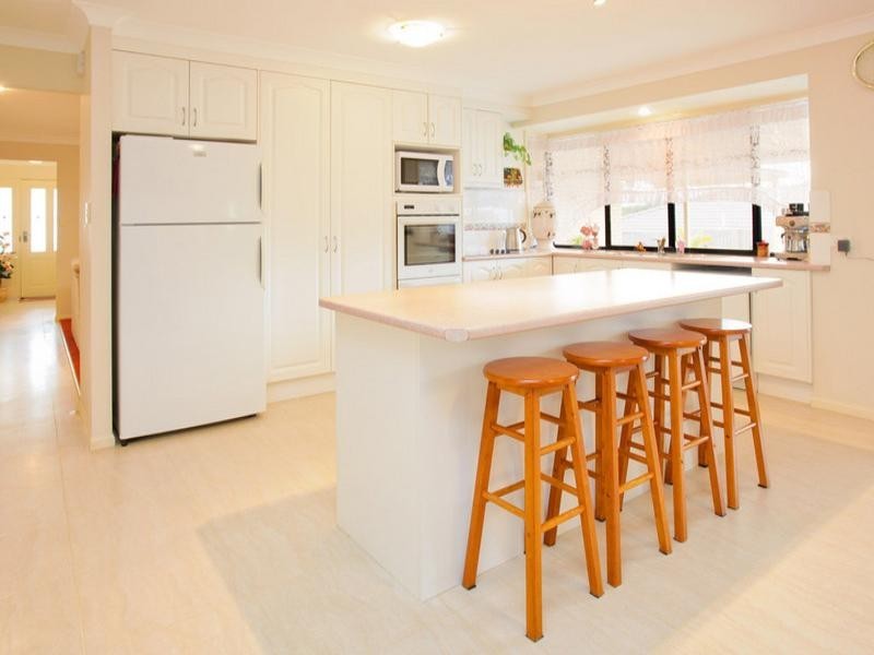 8 De Valera Street, Collingwood Park QLD 4301