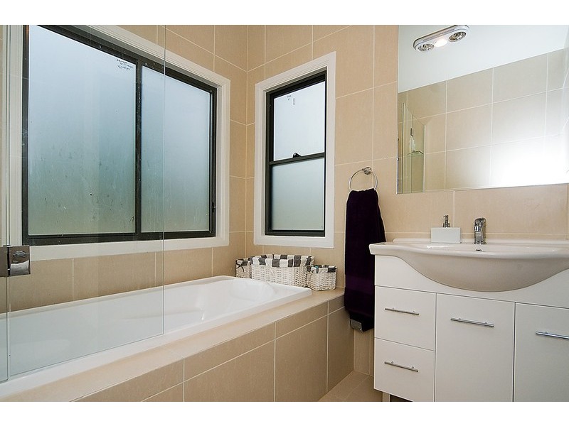 40 Woodlands Avenue, Camira QLD 4300