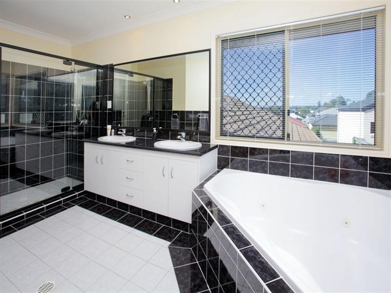 37 Viewpoint Drive, Springfield Lakes QLD 4300