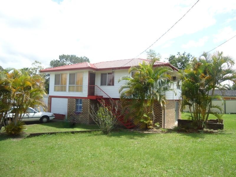 On Dwyer Street, Camira QLD 4300