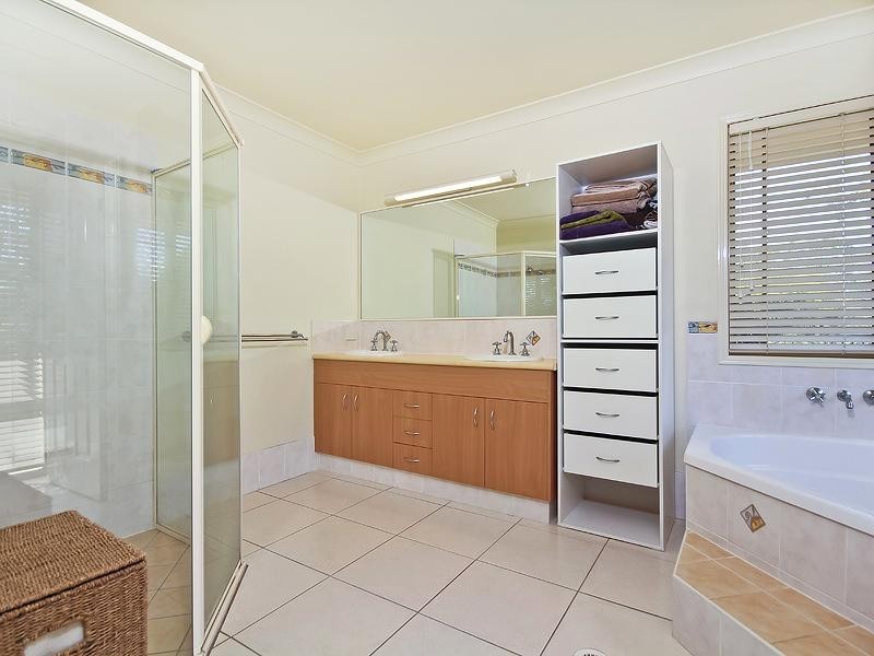 1 Banjo Place, Springfield QLD 4300