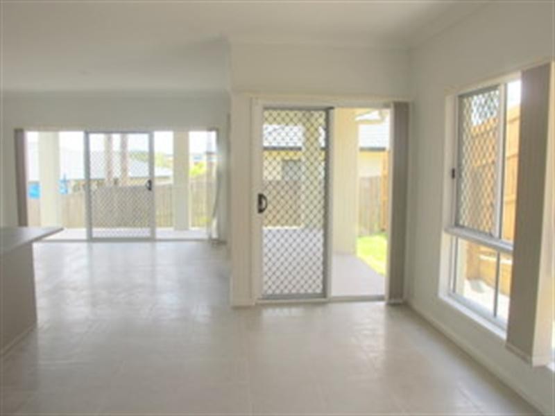 5 Atlantic Drive, Springfield Lakes QLD 4300