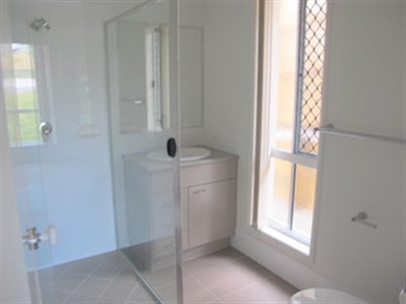5 Atlantic Drive, Springfield Lakes QLD 4300