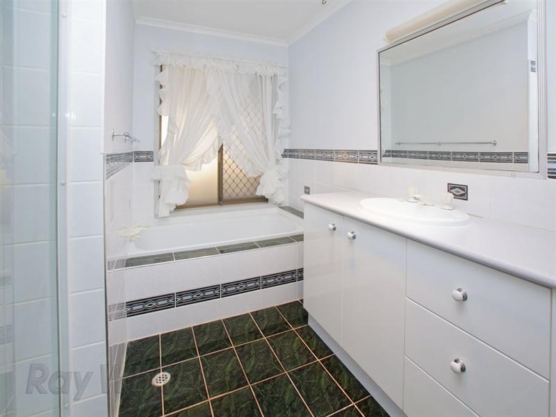 28 Wilson Drive, Camira QLD 4300