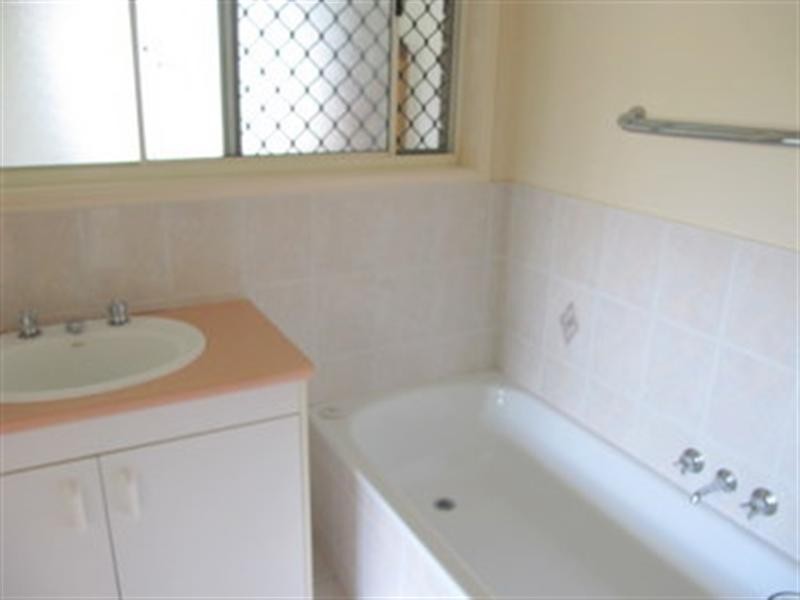 On Mistletoe Court, Camira QLD 4300