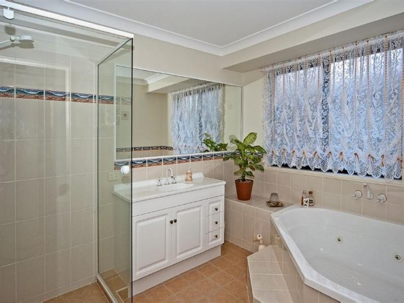 8 De Valera Street, Collingwood Park QLD 4301