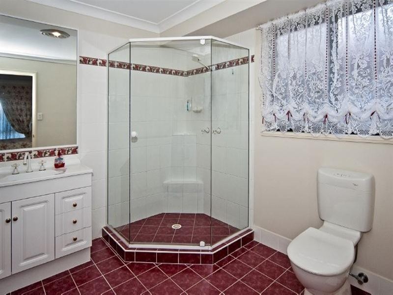 8 De Valera Street, Collingwood Park QLD 4301