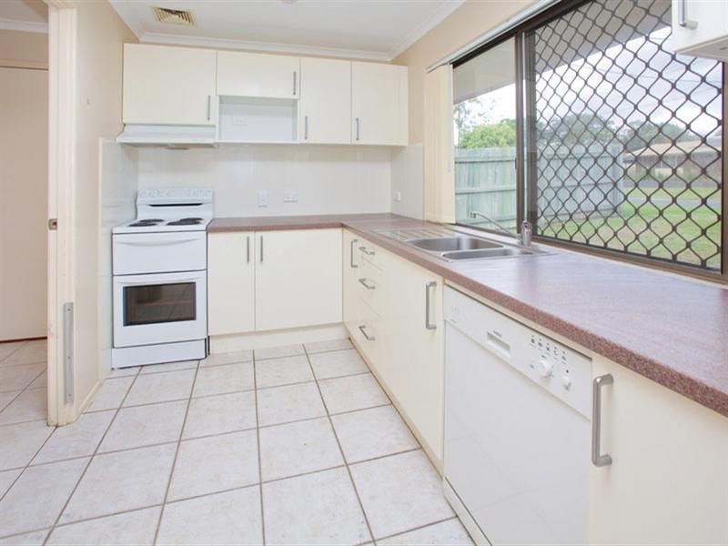 On Cracow Street, Camira QLD 4300