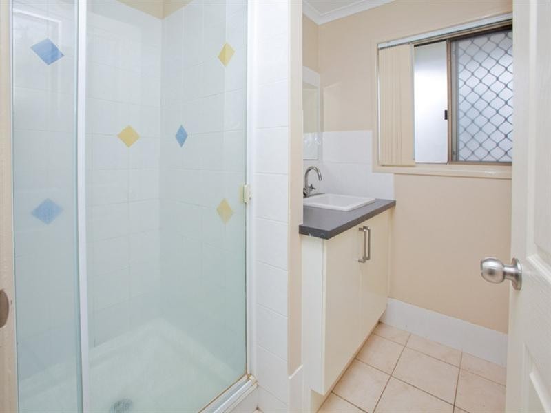 On Cracow Street, Camira QLD 4300