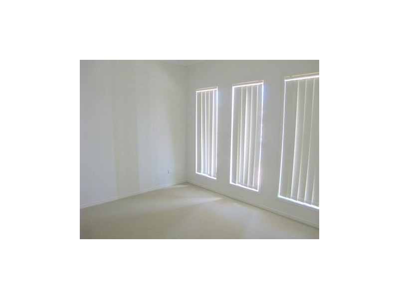 21 Hilltop Terrace, Springfield Lakes QLD 4300