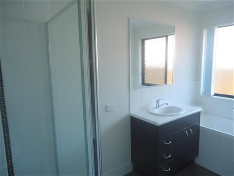 On Cottonwood Crescent, Springfield Lakes QLD 4300