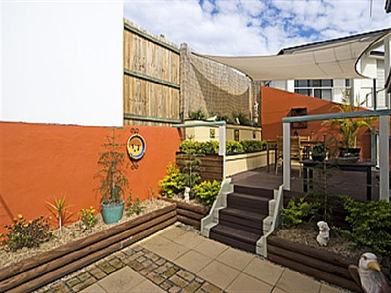 On Creekside Avenue, Springfield Lakes QLD 4300