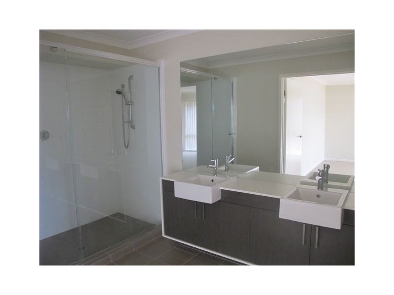 18 Parkview Drive, Springfield Lakes QLD 4300