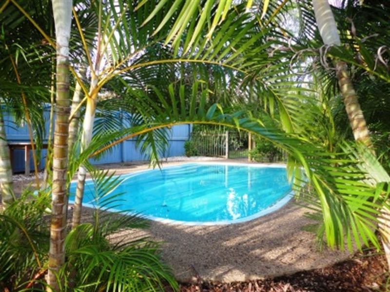 On Hallet Avenue, Camira QLD 4300