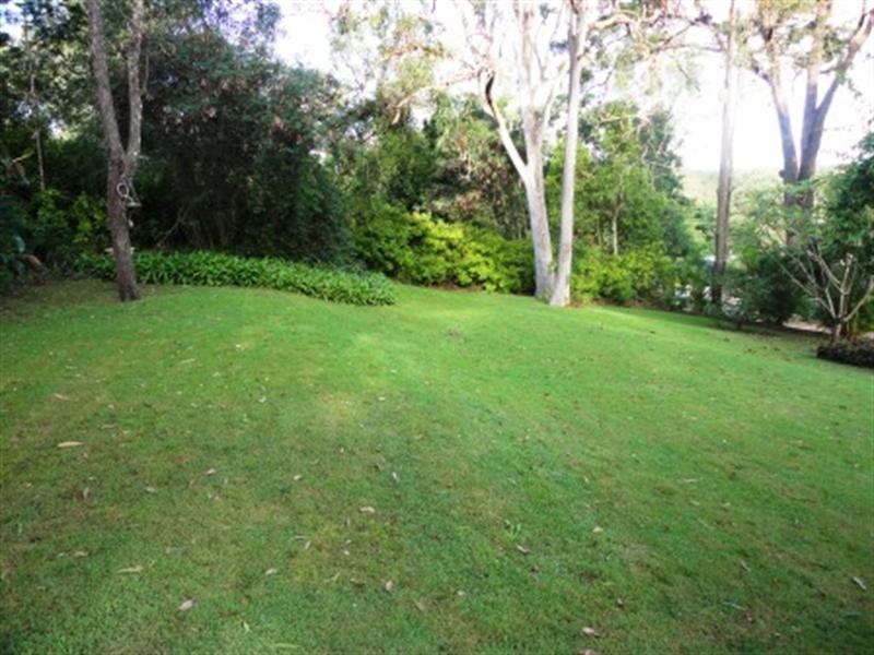 On Hallet Avenue, Camira QLD 4300
