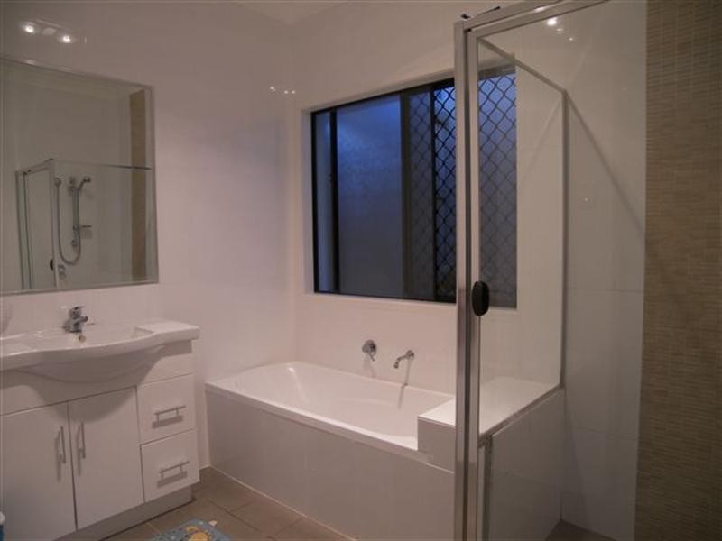 28 Hyde Avenue, Springfield Lakes QLD 4300