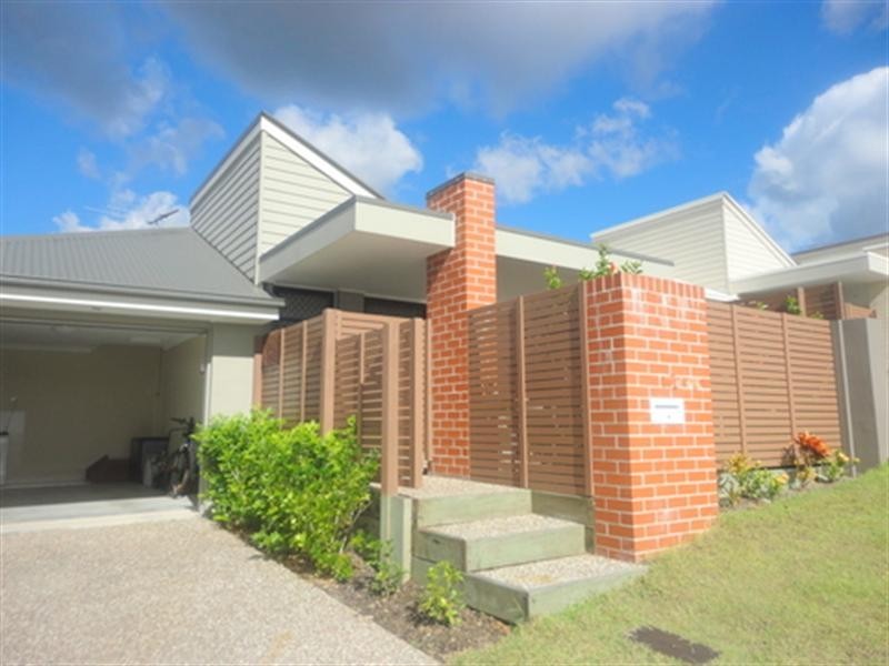 On Everglades Street, Springfield Lakes QLD 4300