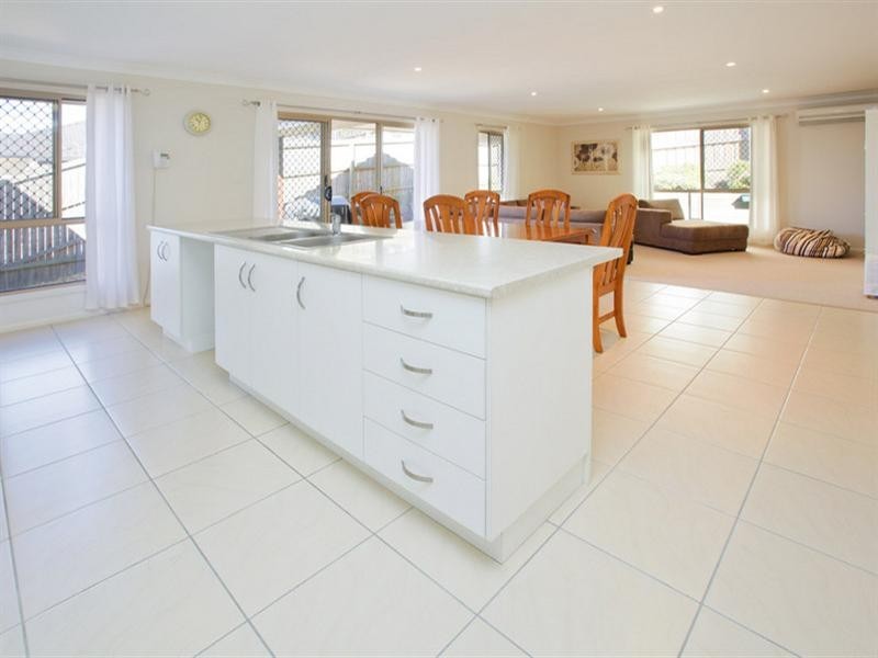 11 Sailboat Way, Springfield Lakes QLD 4300