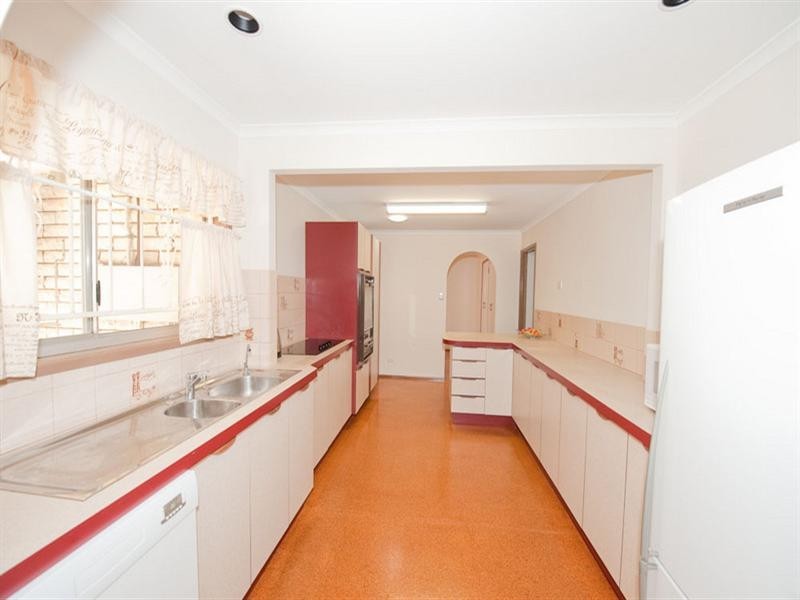 37 Steven Street, Camira QLD 4300