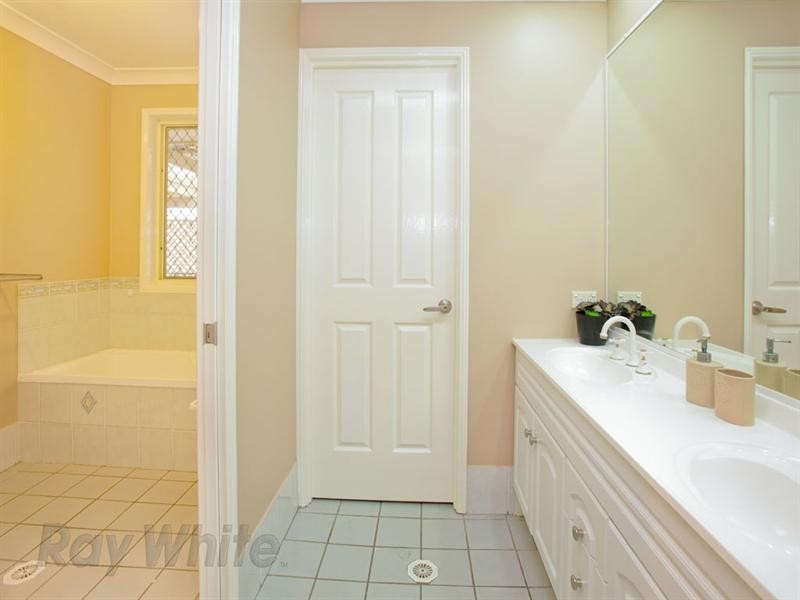 18 Glenhurst Court, Springfield QLD 4300