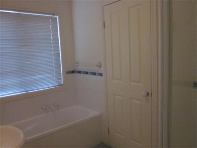 On Mannix Place, Forest Lake QLD 4078