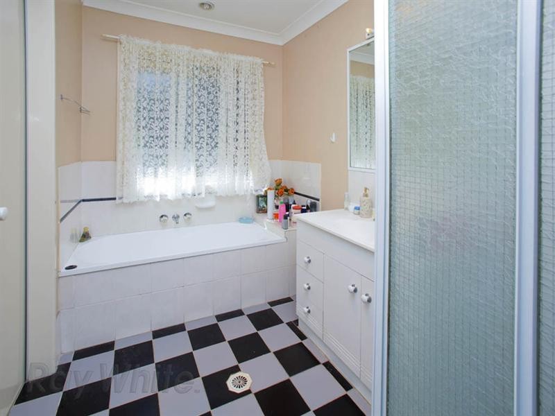 5 Karnak Court, Camira QLD 4300