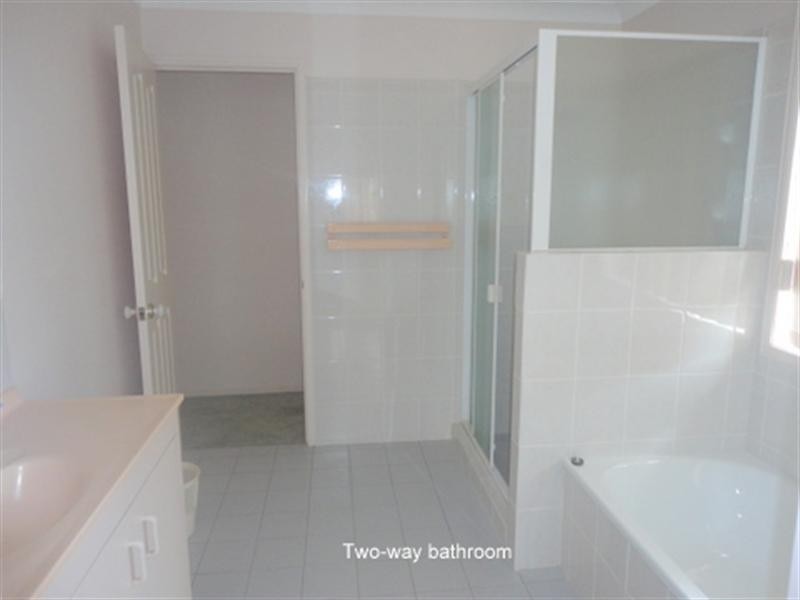 On Crystal Court, Camira QLD 4300