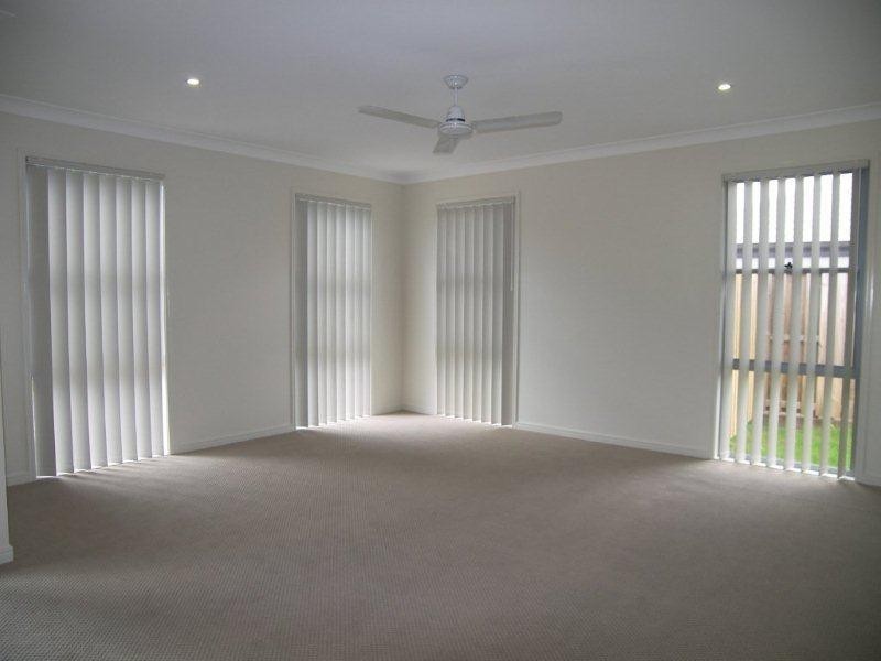 5 Maria Place, Augustine Heights QLD 4300