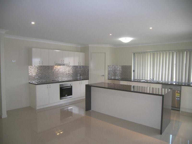 5 Maria Place, Augustine Heights QLD 4300