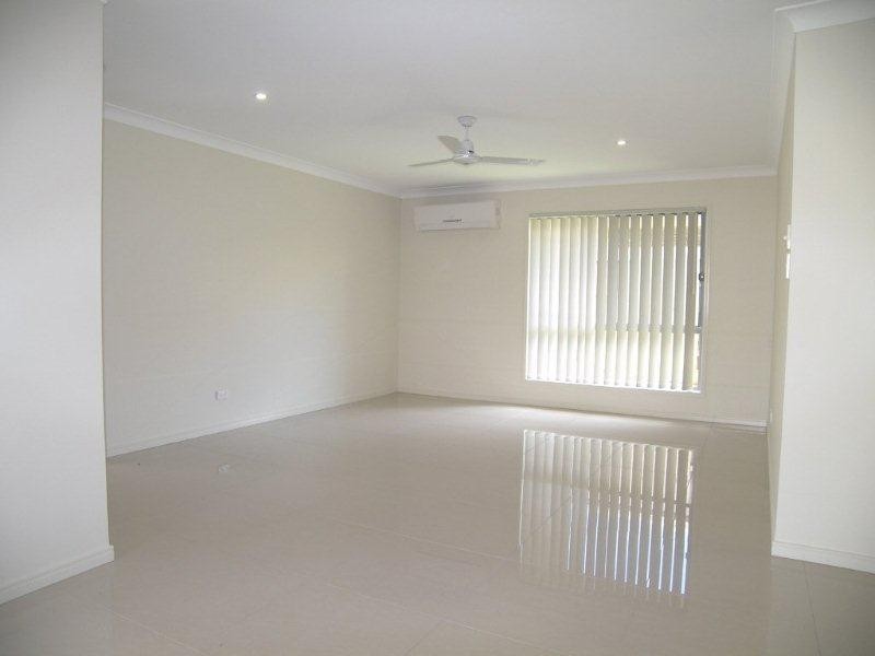 5 Maria Place, Augustine Heights QLD 4300