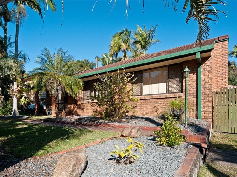 On Ron Street, Camira QLD 4300