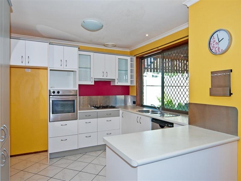 On Ron Street, Camira QLD 4300