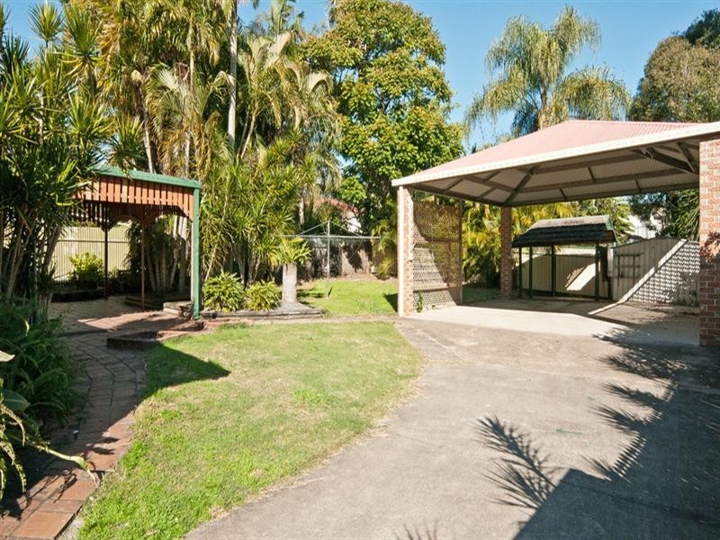 On Ron Street, Camira QLD 4300