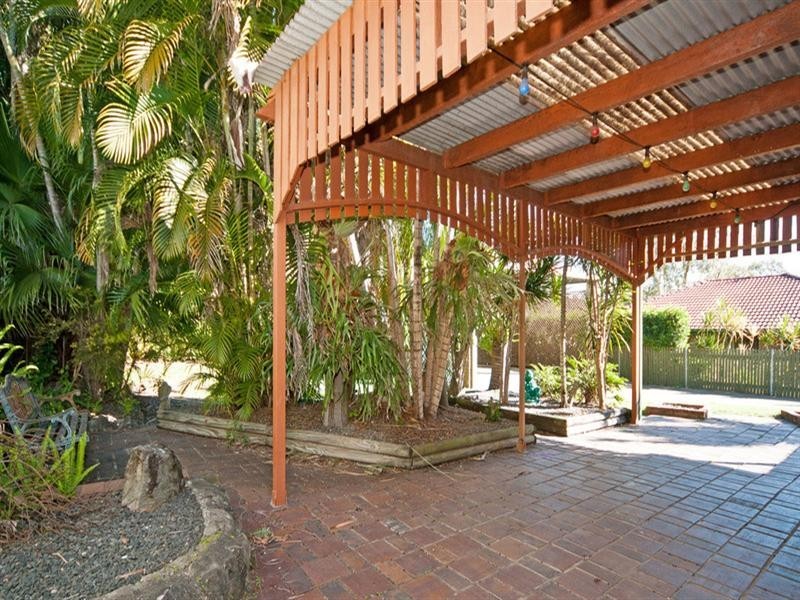 On Ron Street, Camira QLD 4300