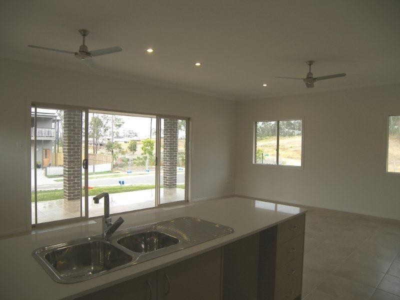 1 Basil Street, Springfield Lakes QLD 4300