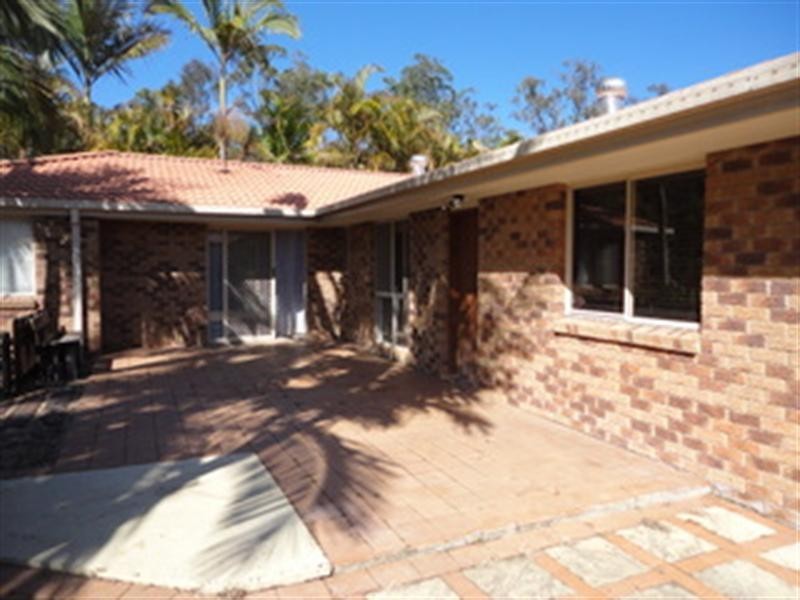 On Maple Avenue, Camira QLD 4300