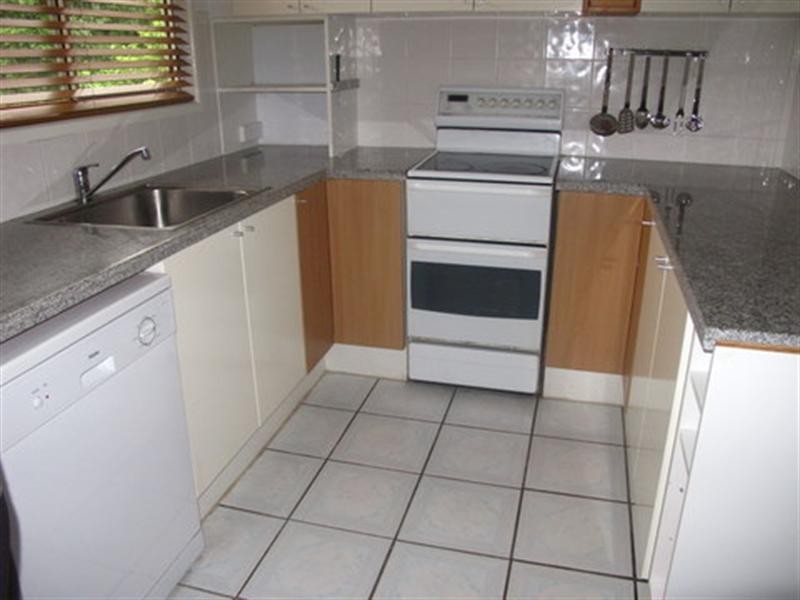 On Melinda Street, Camira QLD 4300