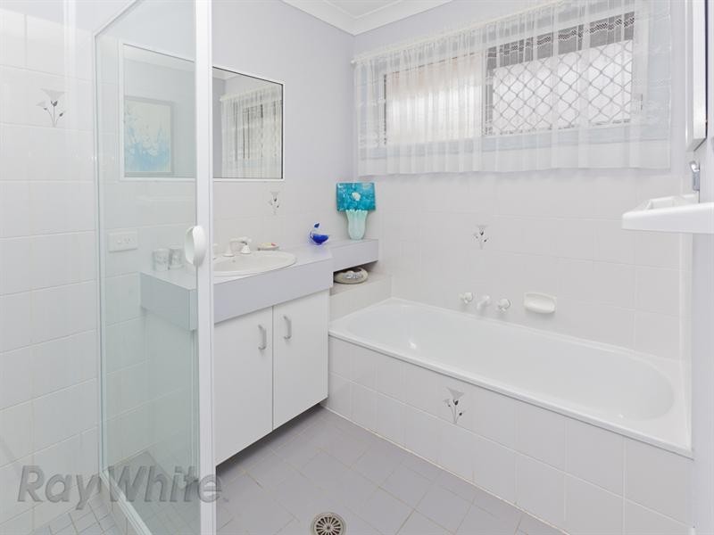 8 Lambrook Court, Camira QLD 4300