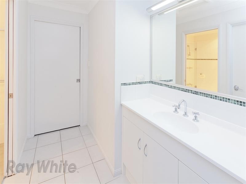 38 Creekside Drive, Springfield Lakes QLD 4300