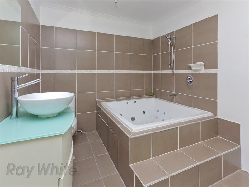 44 Hallett Avenue, Camira QLD 4300