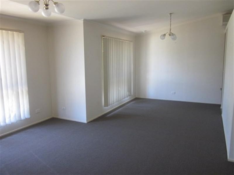 On Rosa Court, Camira QLD 4300