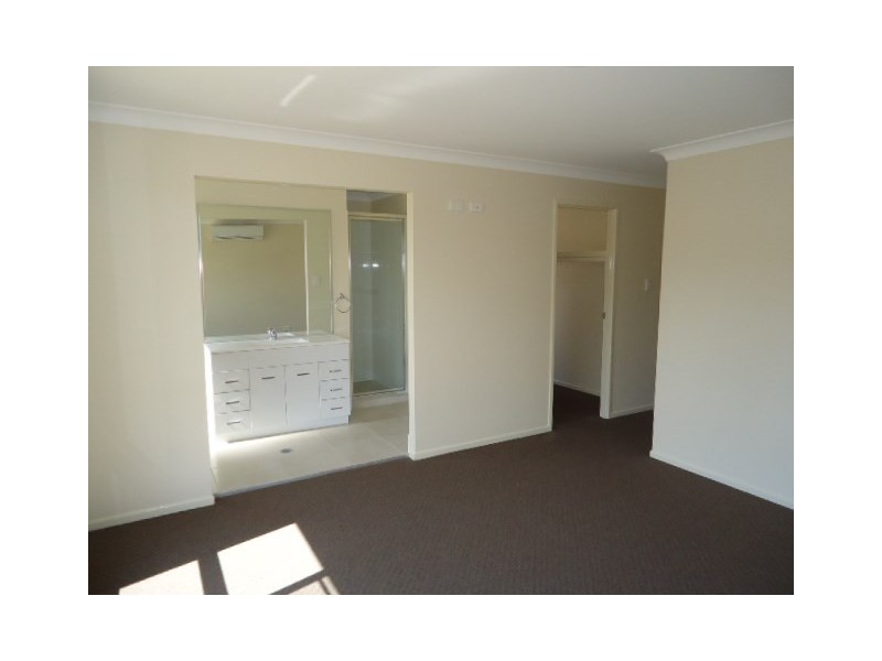 10 Pimento Place, Springfield Lakes QLD 4300