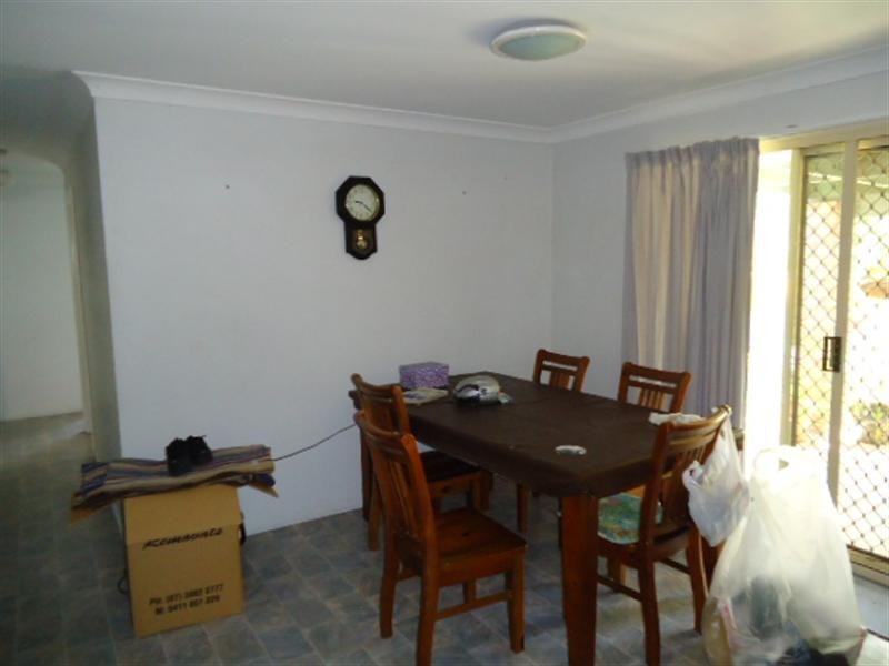 On Finn, Camira QLD 4300