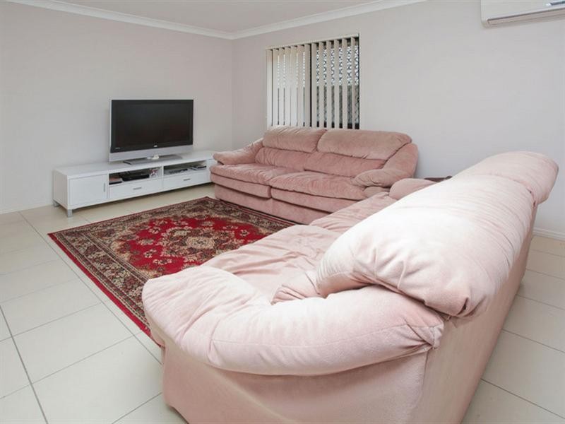 On Carnarvon Avenue, Springfield Lakes QLD 4300