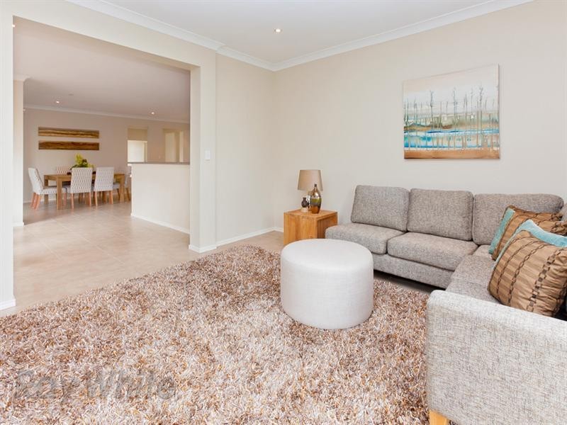 275 Lakeside Avenue, Springfield Lakes QLD 4300